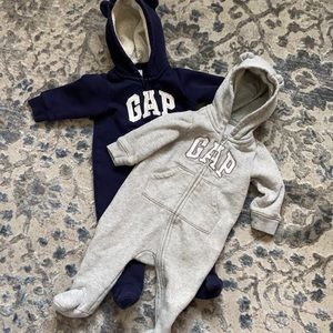 Set lot two baby gap fleece zip onesie sweatshirt